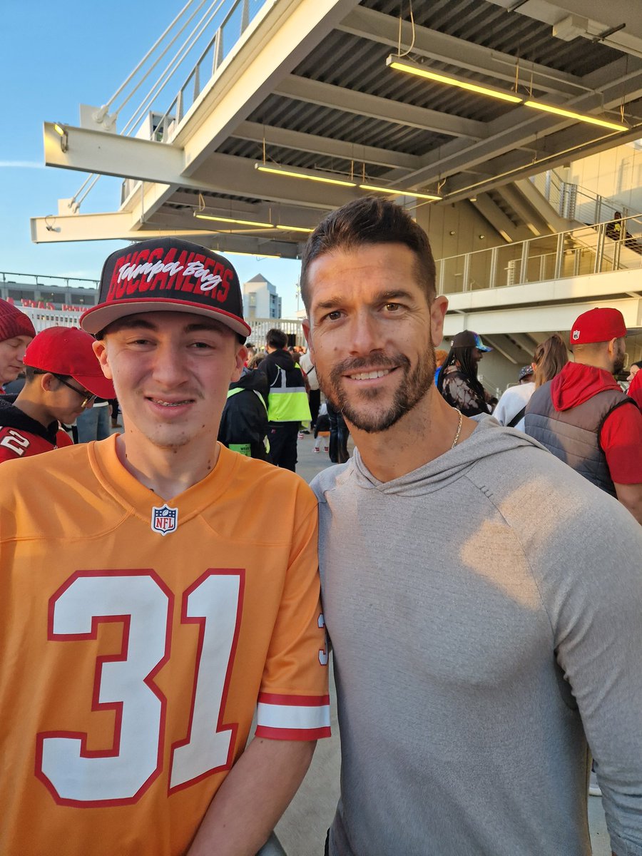 Jason Franklin (@jasonfranklin3) on Twitter photo Thank you coach @DcoachCanales for taking the time to chat with us, will go back to the UK happy. #gobucs    <a href="/BucsUK/">Bucs UK</a> Thank you coach @DcoachCanales for taking the time to chat with us, will go back to the UK happy. #gobucs    <a href="/BucsUK/">Bucs UK</a>