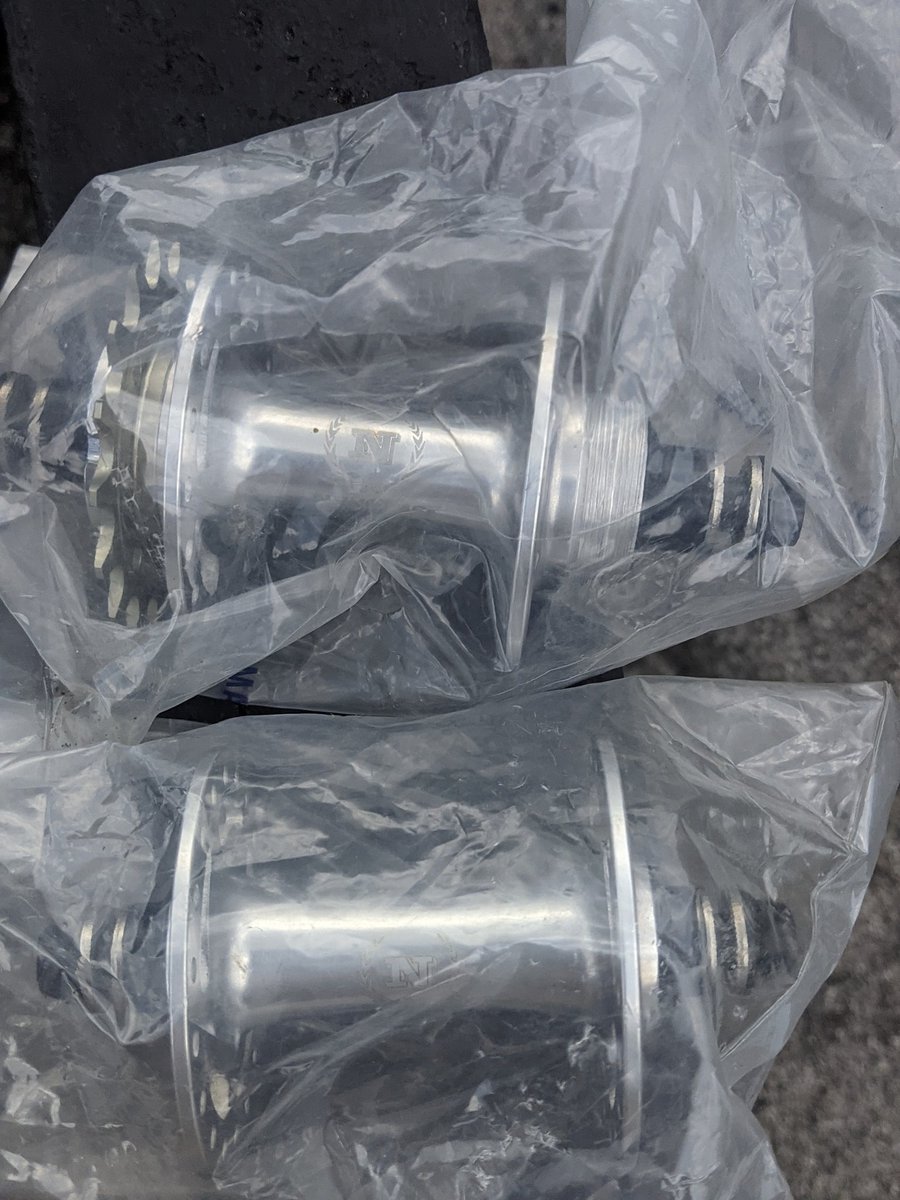 feihunkz's tweet photo. Hub Novatec baut L fix-fix 36 hole masih baru belom pernah pake. 
399k aja
#fnfjb https://t.co/ggp3B2WuZK