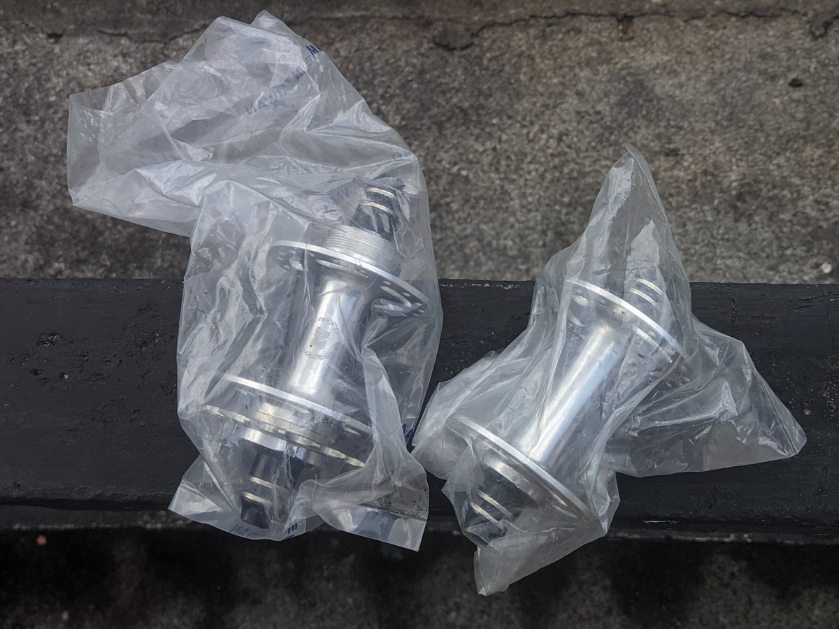 feihunkz's tweet photo. Hub Novatec baut L fix-fix 36 hole masih baru belom pernah pake. 
399k aja
#fnfjb https://t.co/ggp3B2WuZK