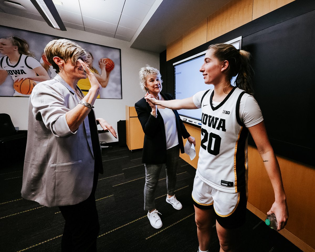 A career night for <a href="/kate_martin22/">Kate Martin</a> 🤩

25 PTS 
10-12 FG 
3-4 3FG 

#Hawkeyes