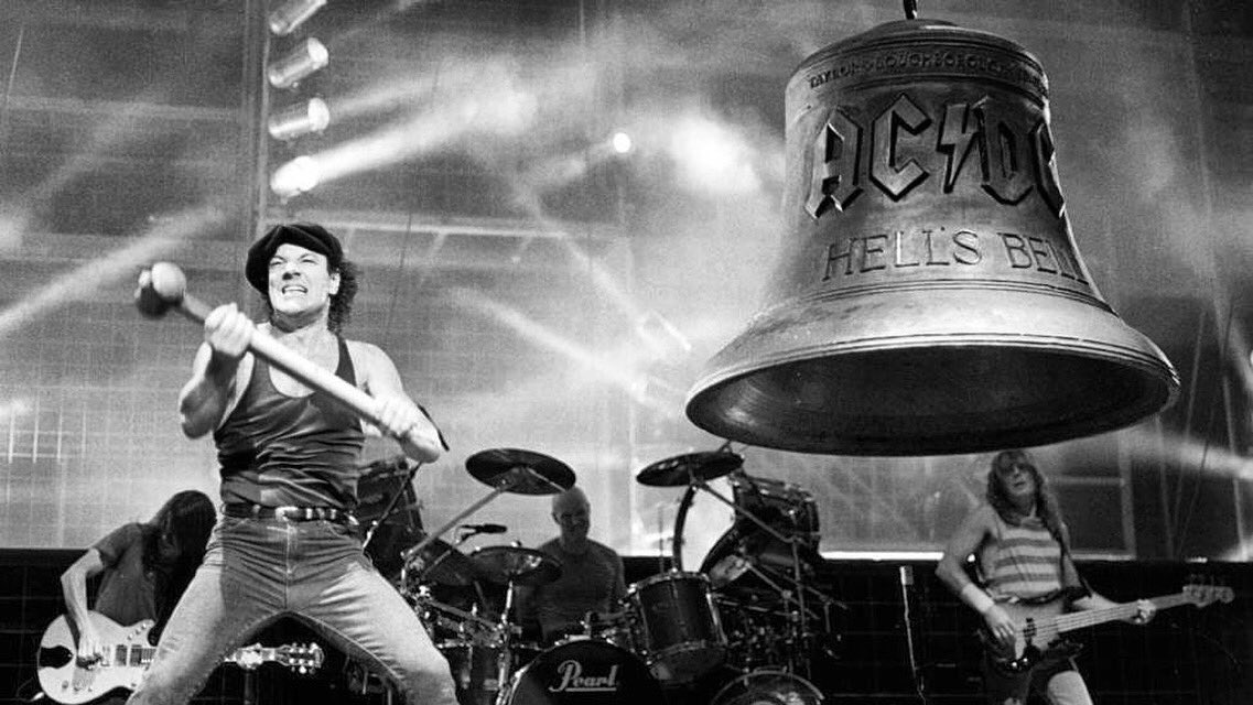hirockmexico's tweet photo. 📝 𝐔𝐍 𝐏𝐎𝐂𝐎 𝐃𝐄 𝐇𝐈𝐒𝐓𝐎𝐑𝐈𝐀

En 1980, #ACDC encargó a la compañia "The Bellfounders John Taylor and Co" que fundiera una enorme campana. La campana de Denison ("Denison Bell"), que pesa alrededor de 1,5 toneladas…

#AbroHilo 🧵

#historia #rock #19Noviembre https://t.co/vRtf7xcrO4
