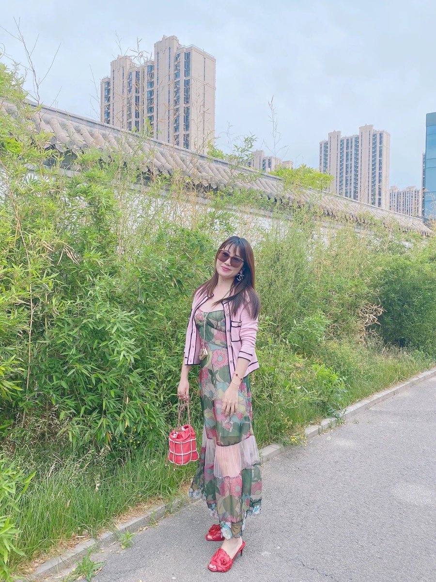 wasi54385136's tweet photo. .每一个清晨，都是一个美好的开始，每一个清晨，都意味着前进的脚步，不管昨天怎么样，今天我们只做最好的自己，带着微笑，带着善良，带着梦想起航，早安🌹 https://t.co/Ya789mmM7m