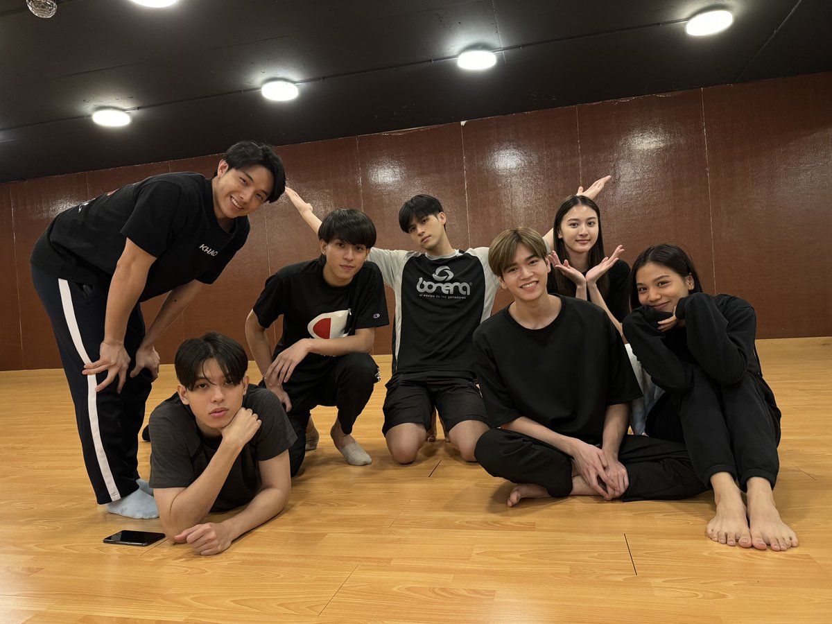 HighSchoolGMMTV's tweet photo. เด็กเทพบูรพา vs เด็กอุดรพิทักษ์ 
สองแก๊งนี้เขาแข่งกันน่ารักไม่ไหว 😆
#HighSchoolFrenemy #GMMTV https://t.co/ZerTDmQsXQ
