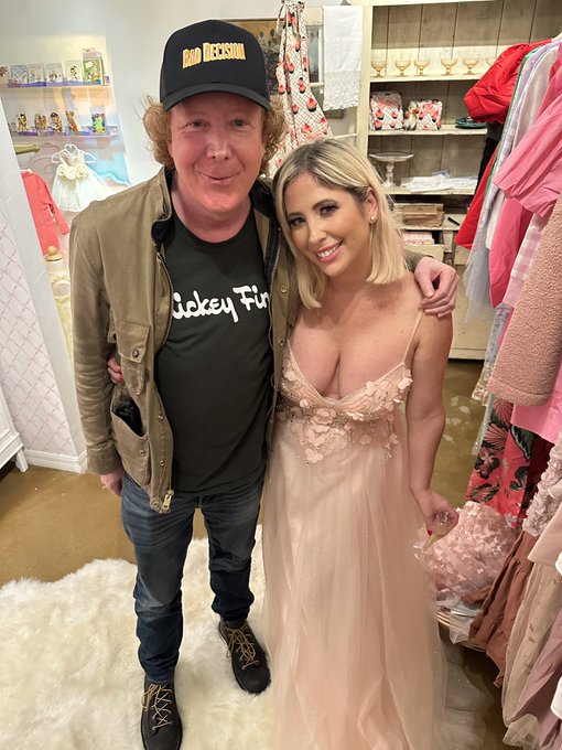 Fairytale Cottage Topanga is officially open for business! If you&rsquo;re ever in Los Angeles, stop by! 120<a href="/tag/free"class="tags"><span>#free</span></a>