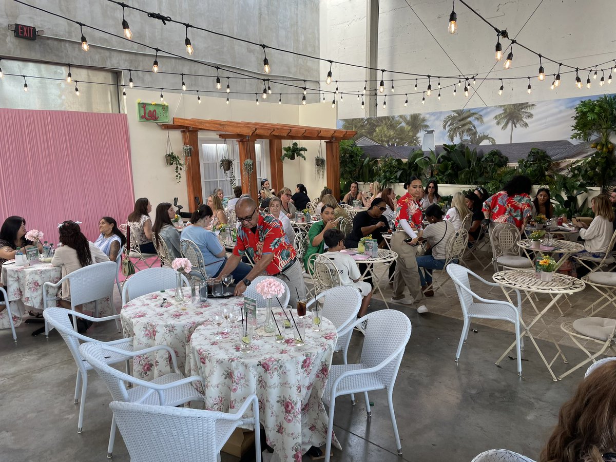 Coming to Miami? Better check out the just-opened <a href="/GoldenGirlsKtcn/">The Golden Girls Kitchen</a>! 🍰