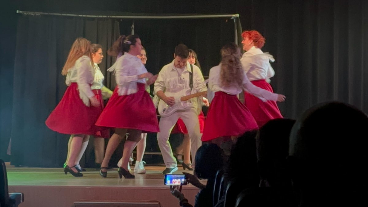 GrupoTeatreros's tweet photo. La chica de ayer ya es vuestra 🥳🥳🥹 Es la primera vez que representamos este PROYECTAZO que tanto tiempo llevamos preparando y no podemos estar más orgullosos y más contentos por haberlo conseguido. Muchísimas gracias a todos los que nos acompañasteis ayer y nos arropasteis ❤️ https://t.co/x6O84kuOlt