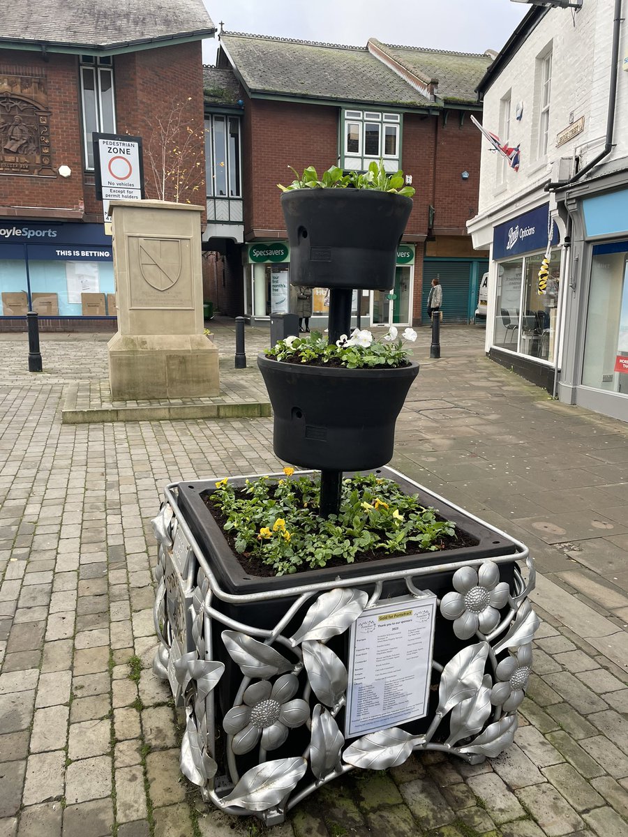 Today’s task completed ☑️ The list on the side of this planter acknowledges our sponsors 👏 without them we couldn’t deliver the floral displays around town. We’d love to hear from anyone interested in donating for 2024 planting 🌺 #Pontefract