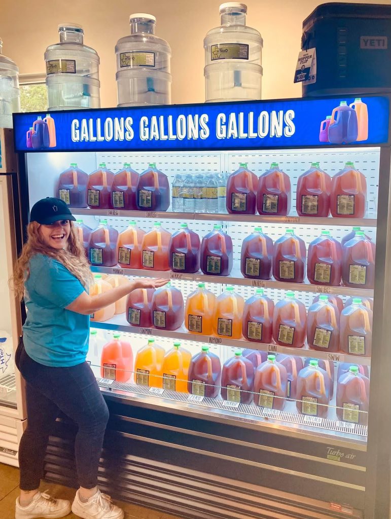 HTeaoNac's tweet photo. 🚨🚨🚨Alert: Last Day 🚨🚨🚨

Today is the last day to pre-order your gallons for Thanksgiving!  

Order today and pick up on Tuesday or Wednesday…4 gallons for only  $19.99

Order in the store or call in 817-803-6772

Be the #HTeaO Hero of Thanksgiving!!💪🥤🧡🦃 https://t.co/aOoVL7jcdT