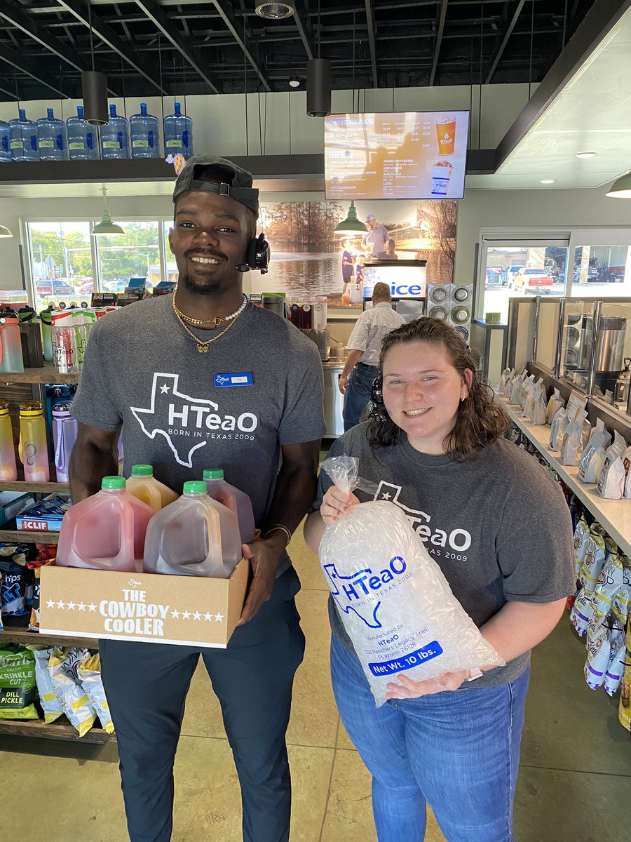 HTeaoNac's tweet photo. 🚨🚨🚨Alert: Last Day 🚨🚨🚨

Today is the last day to pre-order your gallons for Thanksgiving!  

Order today and pick up on Tuesday or Wednesday…4 gallons for only  $19.99

Order in the store or call in 817-803-6772

Be the #HTeaO Hero of Thanksgiving!!💪🥤🧡🦃 https://t.co/aOoVL7jcdT