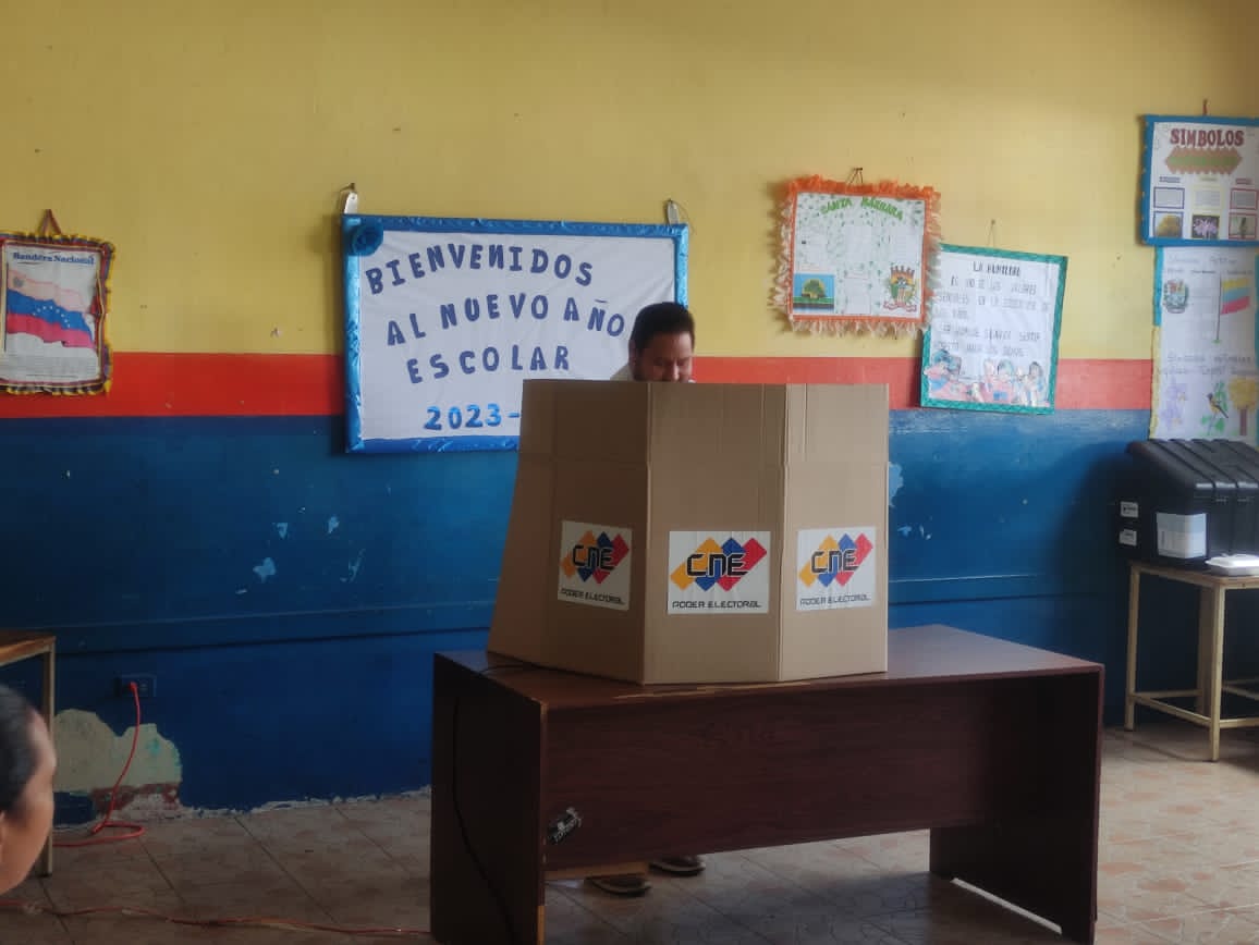 En el marco del #SimulacroElectoral, <a href="/WBenavides_MRT/">Williams Benavides</a> nuestro Secretario General Nacional, también salió en vanguardia, así como nuestro pueblo venezolano que se movilizó desde temprano al ejercicio con el fin de afinar la participación éste 3D y votar 5 veces si.

<a href="/NicolasMaduro/">Nicolás Maduro</a>