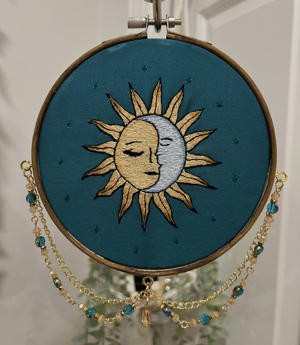 ktyembroidery's tweet photo. My sun and moon hand embroidery piece✨ https://t.co/qYmKkUv8Ix