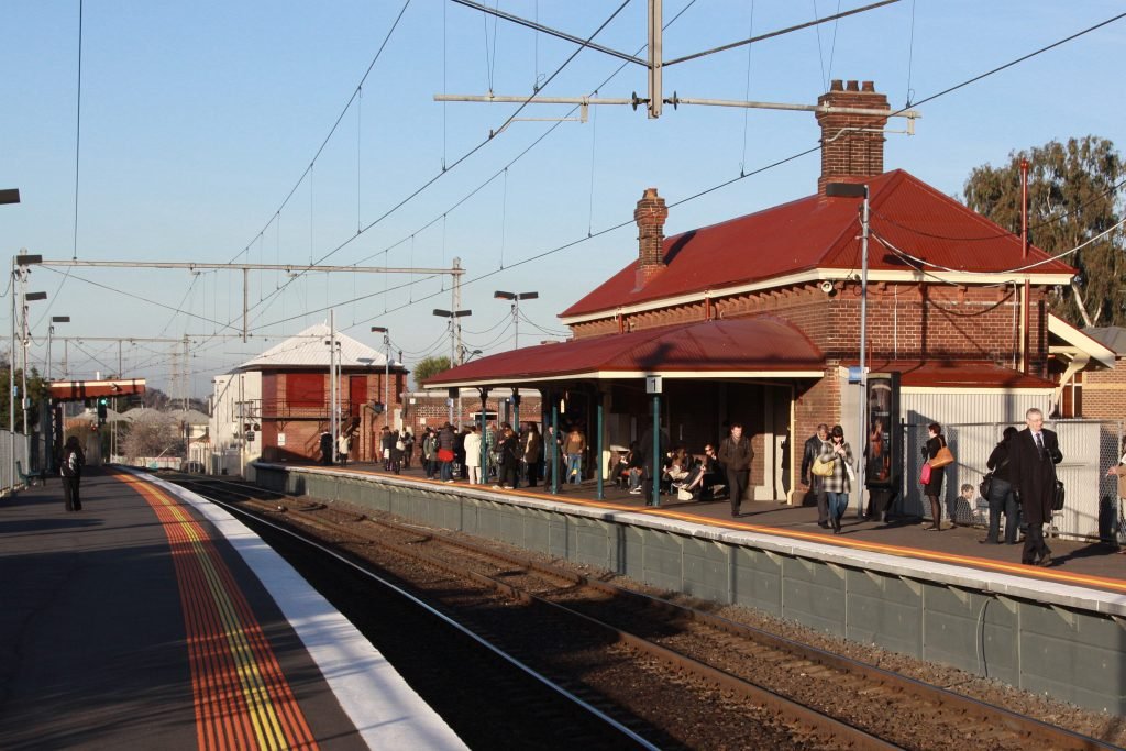 Happy 152th birthday to Yarraville station!

Passengers often suffer long delays at the crossing waiting for trains. Govt has plans to permanently close the crossing and provide an accessible wide underpass. Sounds good!

📷1909 via State Library
📷2010 Marcus Wong, via Wikipedia