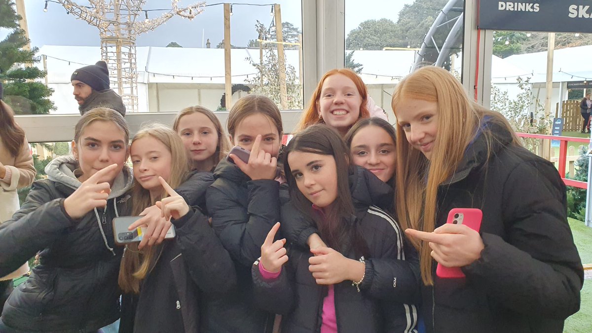 BcolligLGFA's tweet image. U13 team hit the ice at Fota for a day of teamwork and icy adventures! ⛸️🏒 #FrozenFun #TeamBuildingOnIce"