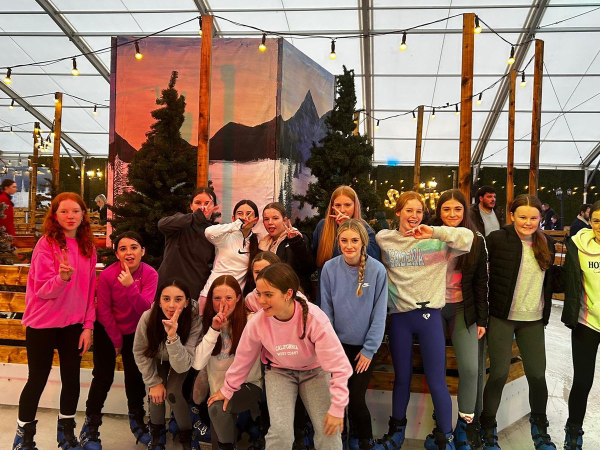 BcolligLGFA's tweet image. U13 team hit the ice at Fota for a day of teamwork and icy adventures! ⛸️🏒 #FrozenFun #TeamBuildingOnIce"