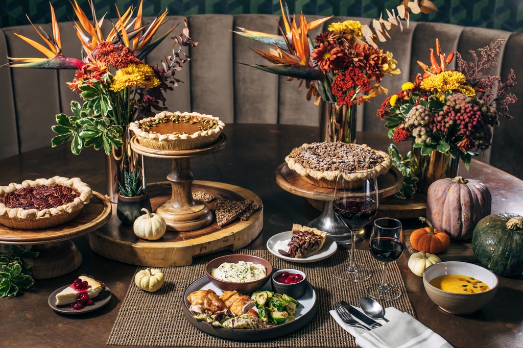 Still taking your Thanksgiving reservations and holiday pie pre-orders! 🥧 

Head to the link to join us this Thursday ⬇️
printrestaurant.com/thanksgiving-2…

Or place an order for a delicious pie by Vesuvio Bakery! 
vesuvio-bakery.com/holidaypies