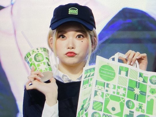 fans brought tsuki things from shake shack as a memory from when