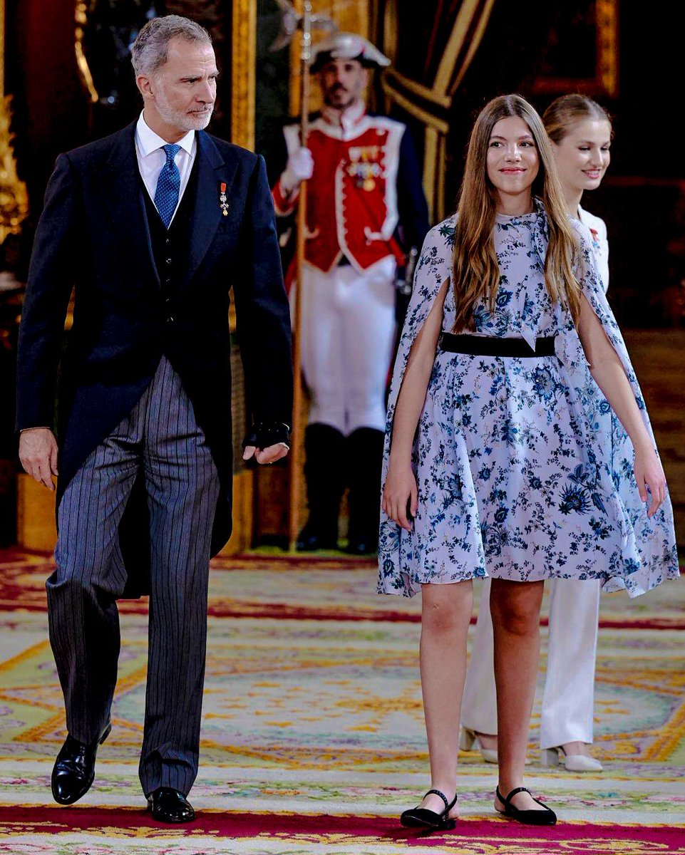 #KingFelipe VI #PrincessLeonor The #PrincessofAsturias and #InfantaSofia of Spain attend a reception as Princess Leonor receives the ‘Collar of the Order of Charles III’ from her father King Felipe VI on the occasion of her 18th birthday, in Madrid, Spain 👑 -October 31st 2023.