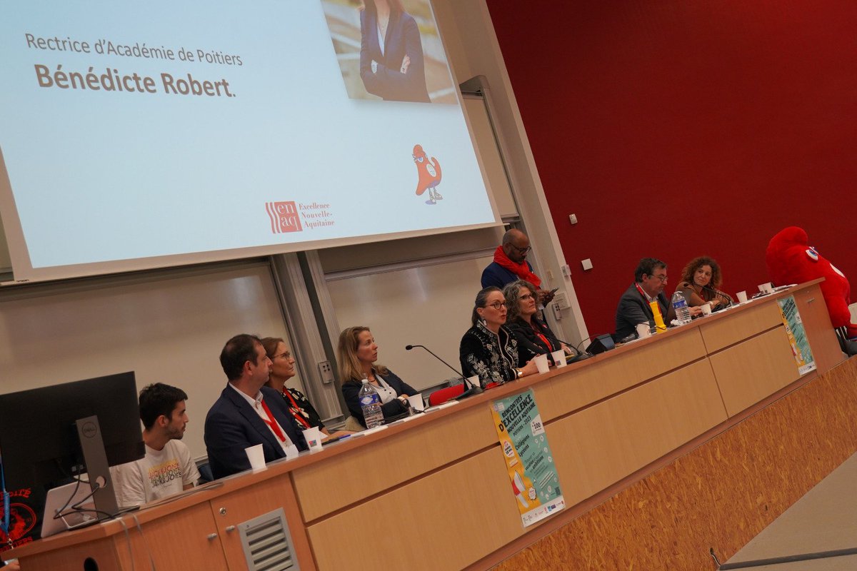 BndicteRobert's tweet photo. "On ne naît pas ambitieux, on le devient!"
Joli slogan pour ces 4e Rencontres de l'excellence de l'@acpoitiers #enaq qui ont permis à près de 800 jeunes de rencontrer des professionnels dans les locaux de l'@UnivPoitiers. Ravie d'avoir ouvert ces Rencontres ! https://t.co/pTex83rU6M