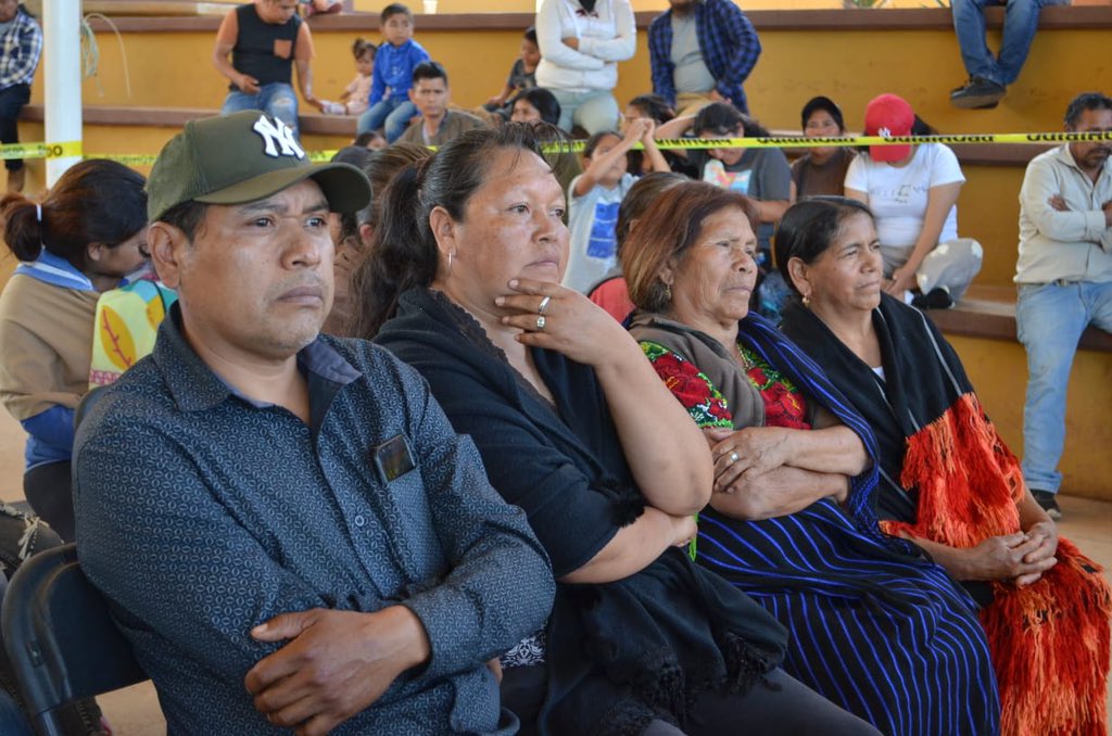 IEMichoacan's tweet photo. #PueblosIndígenas l 👁️‍🗨️

Se llevó a cabo la Asamblea del Barrio de La Loma de la comunidad Indígena de la Cantera en la que se propusieron a 3 hombres y 3 mujeres, se procedió a la votación por filas y con credencial en mano, dando el siguiente resultado: https://t.co/uHWFxlPq7o