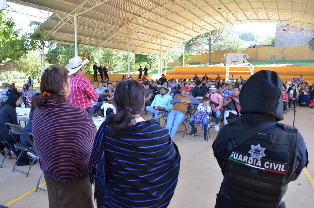 IEMichoacan's tweet photo. #PueblosIndígenas l 👁️‍🗨️

Se llevó a cabo la Asamblea del Barrio de La Loma de la comunidad Indígena de la Cantera en la que se propusieron a 3 hombres y 3 mujeres, se procedió a la votación por filas y con credencial en mano, dando el siguiente resultado: https://t.co/uHWFxlPq7o