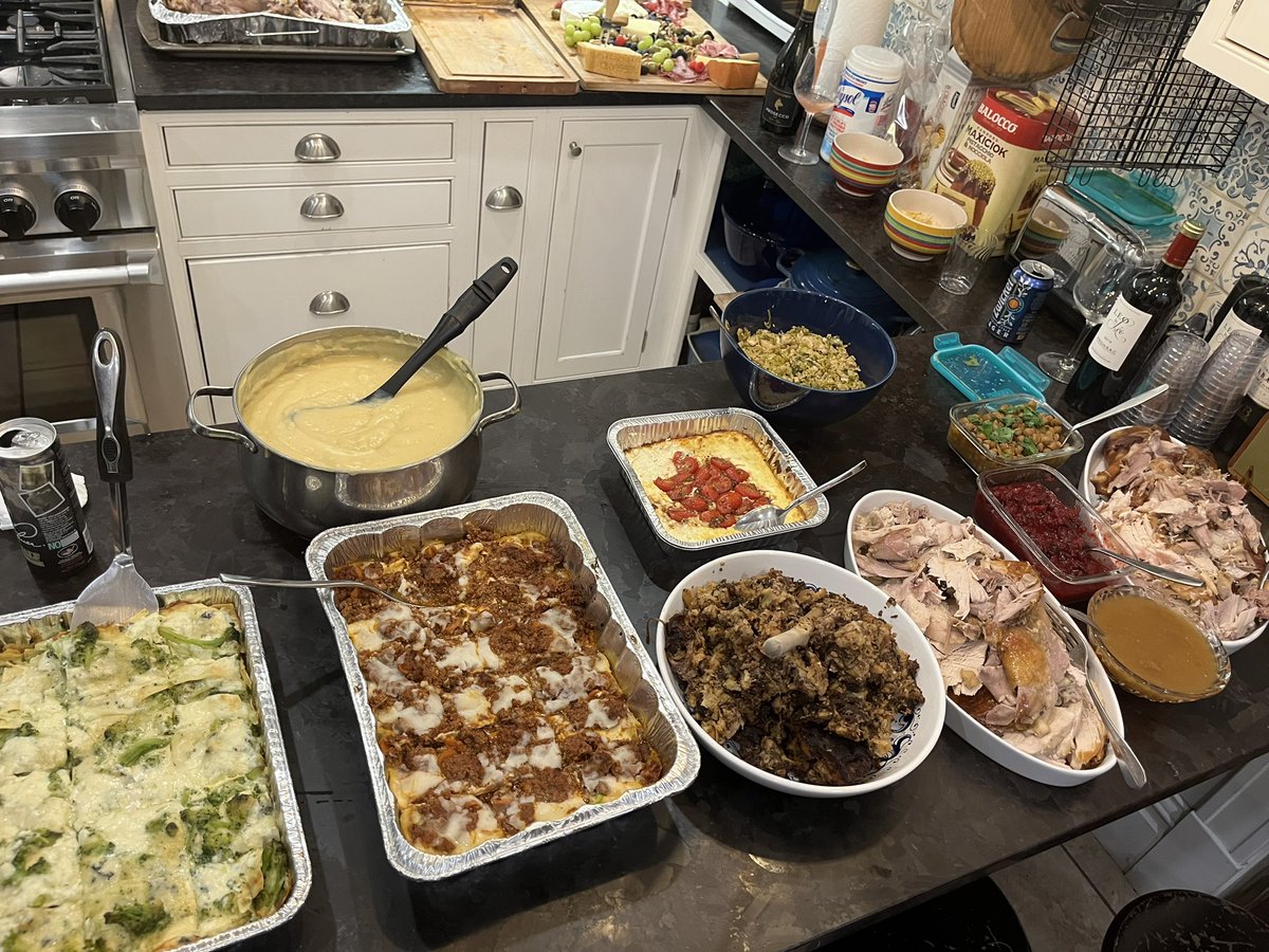 FaccioLab's tweet photo. Fantastic international Thanksgiving celebration with all members of @FaccioLab and @sastewartlab. Lots of food, drinks, games and laughs. We also welcomed Naomi @NaomiDirckx and her husband Remco Bastiaannet who will start their own labs at washu early next year! https://t.co/UxKGTWSF0L