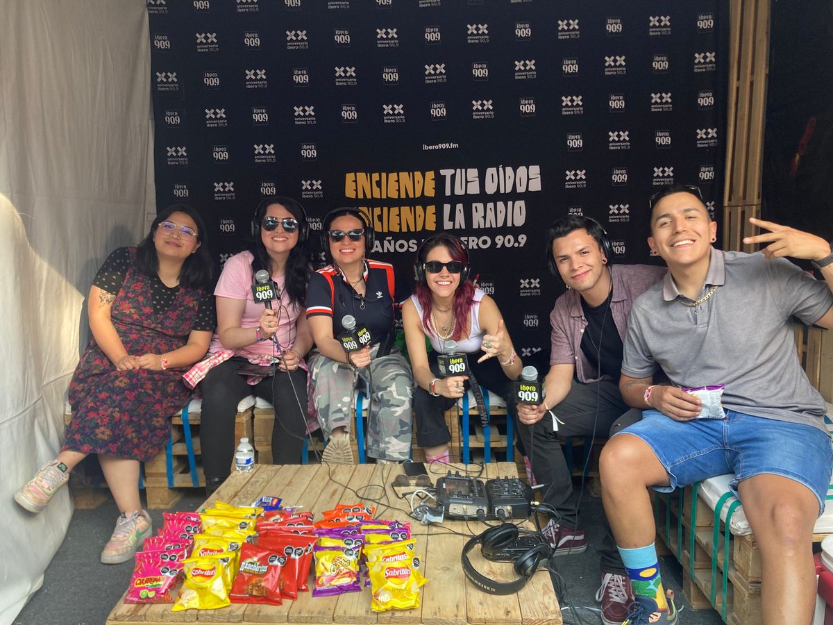 ¡Estamos al aire! Escucha a tus locutorxs favs en nuestro tercer día de transmisión desde <a href="/CoronaCapital/">Corona Capital</a>. Abrimos hilo de lxs artistas que han venido a cotorrear con nosotros: