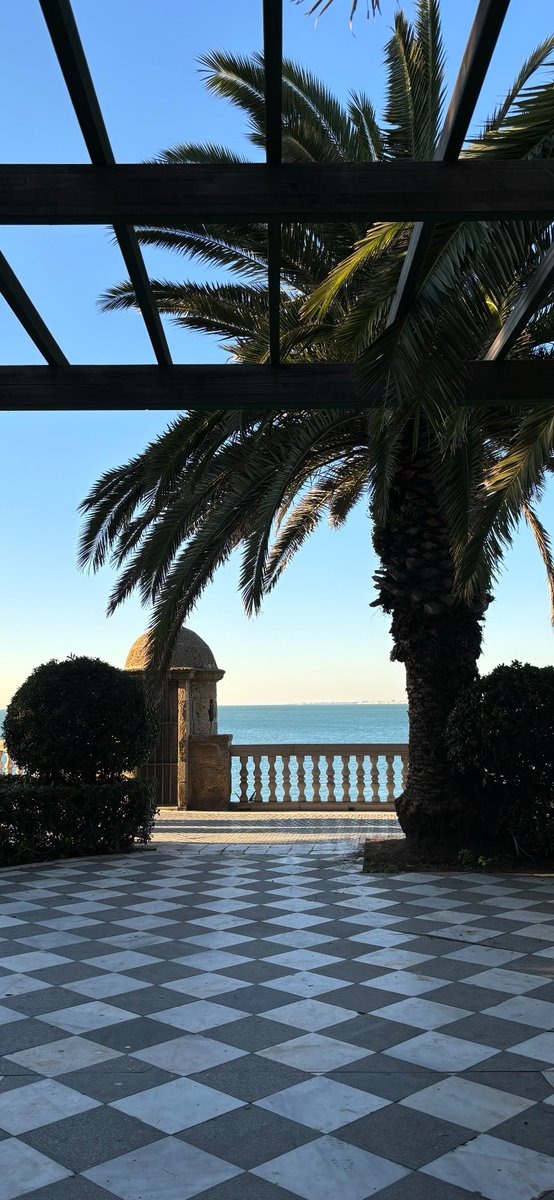 lvciliem's tweet photo. Cádiz es un verano permanente https://t.co/BaOheZc0I3