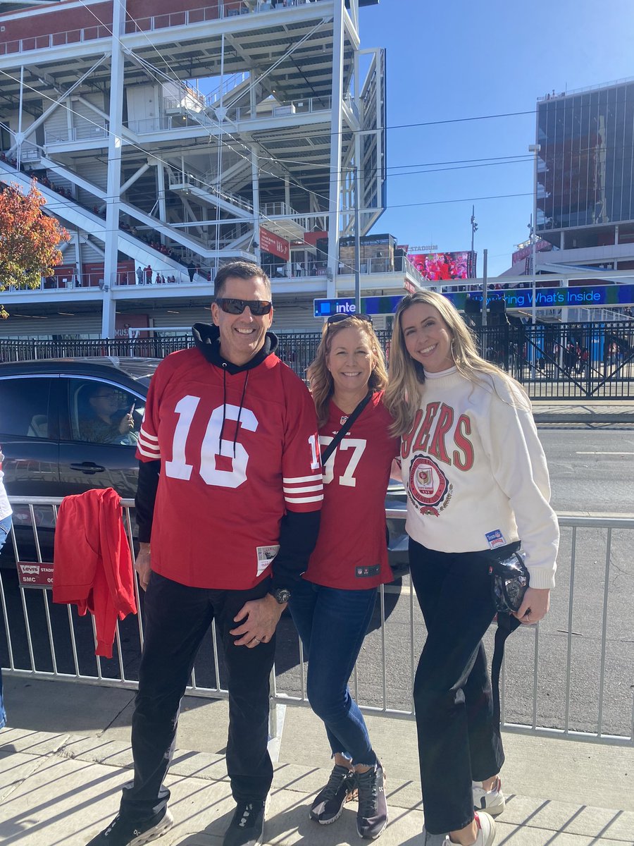 ellie_earley's tweet photo. Niners!!!! #FTTB https://t.co/UxtkT6BFzh