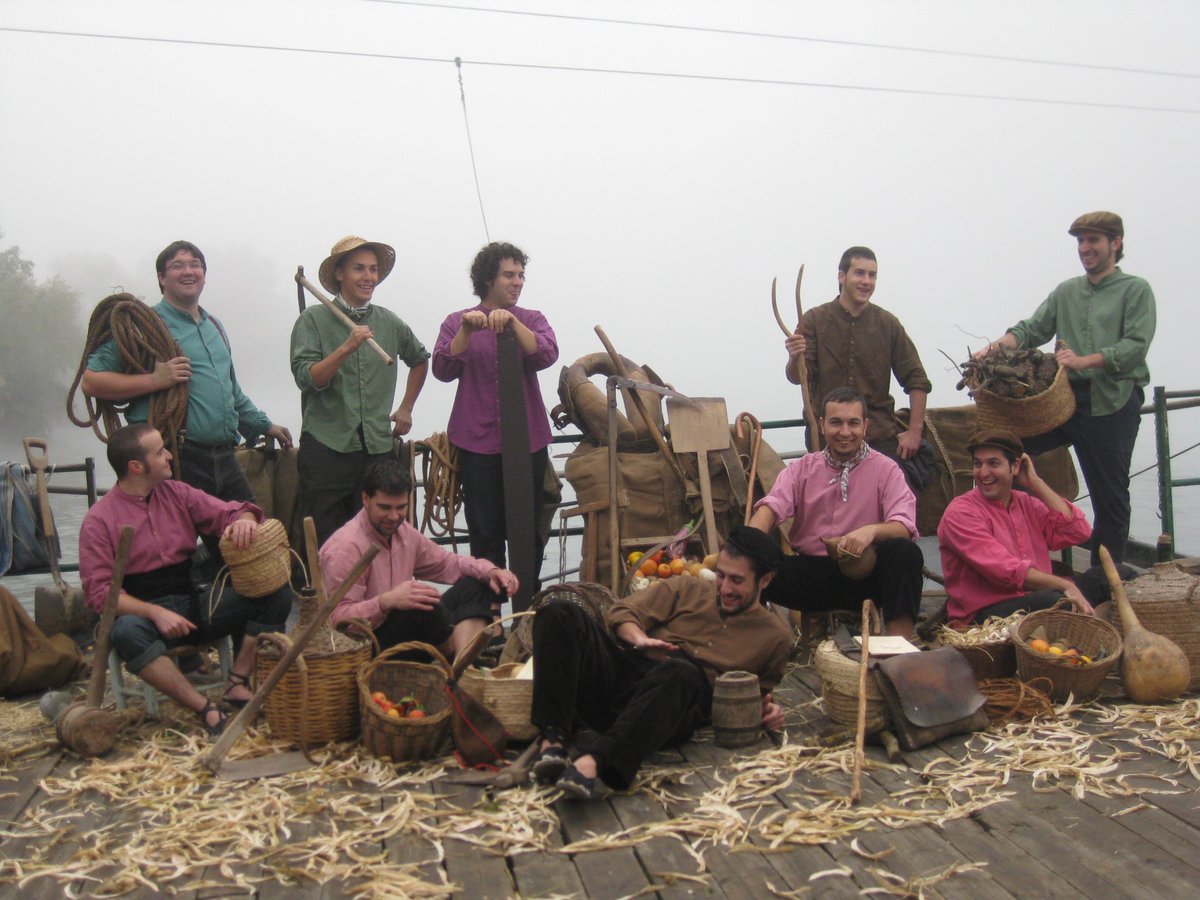 GIRA DE COMIAT!!!

📅 L’any 2008, vam començar aquest viatge musical embarcant-nos en una aventura plena de somnis i passió. No podíem imaginar lo increïble que seria i els records inoblidables que crearíem  junts. #15Anysxeic