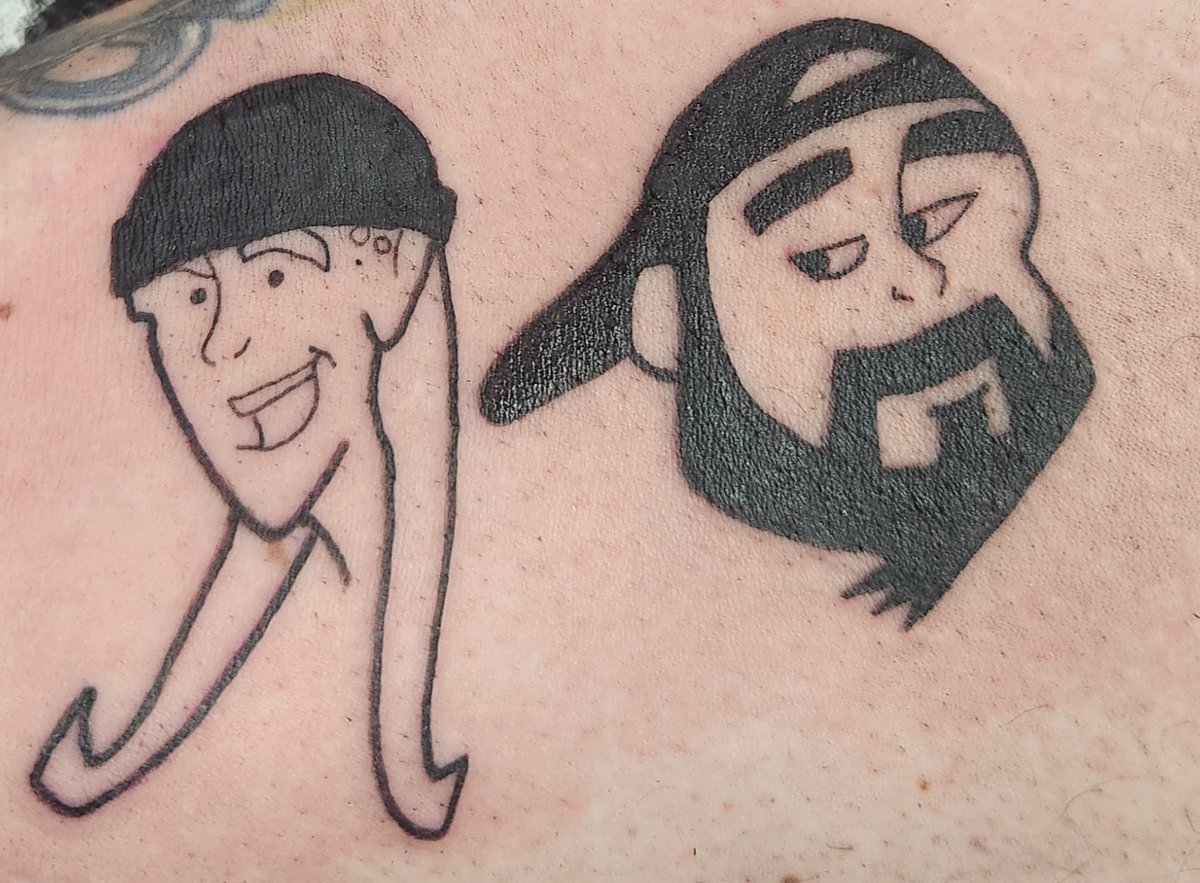 Ladies, Ladies, Ladies, Jay and Silent Bob are in the hizzouse! Tattoo number 37! #laveytattoo #karmabodymodifications #37 #jayandsilentbob #kevinsmith #jasonmewes #clerks #mallrats #chasingamy #dogma #jayandsilentbobstrikeback #clerks2 #jayandsilentbobreboot #clerks3 #viewaskew