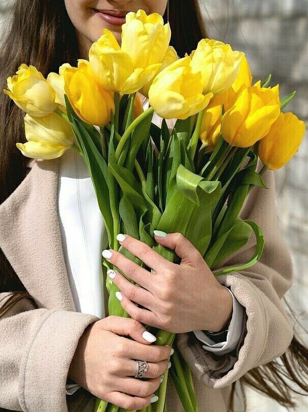 ͏

͏

بعض الأصدقاء دواء للقلب وبلسم للروح أحب وجودهم الرقيق في أيامي أحب هذه اللمسة التي أضافوها على حياتي مجرد أتذڪر وجودهم بالجوار حتى لو لم يڪن الحديث بيننا مستمر يشڪل نوعًا من الطمأنينة والحب الغير مشروط لأني أعلم تمامًا أن قلوبهم منازل دافئة آوي إليها ڪلما احتجت لذلڪ

͏

͏