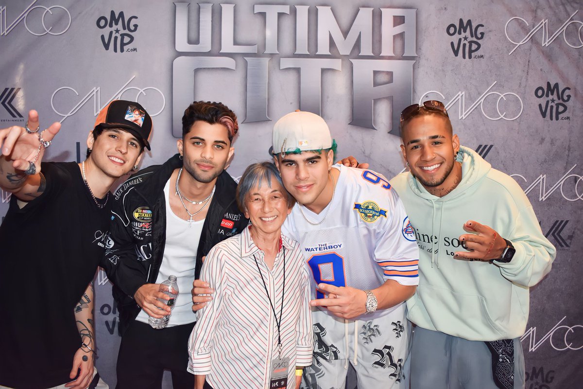 sexyzabdiel's tweet photo. “é só uma fase” eu no show de comeback do CNCO https://t.co/nuNQ7NL6jq