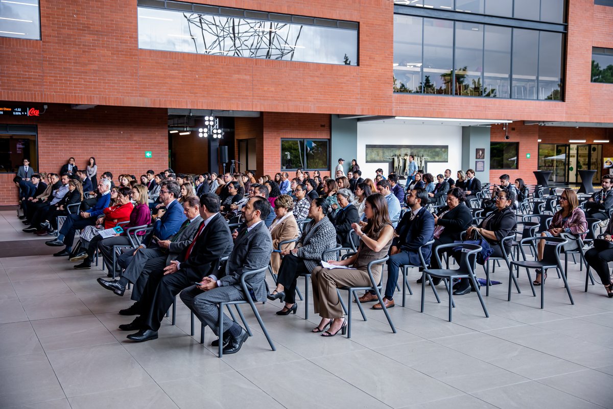 uvggt's tweet photo. Nueva promoción de estudiantes con Beca de Liderazgo en Negocios 2024. 👨🏻‍💼👨🏻‍🎓 

Las carreras de Ingeniería en Ciencia de la Administración y la Licenciatura en Administración de Empresas con especialización en Transformación Digital. Gracias al patrocinio de @BancoIndustrial  👉🏼 https://t.co/Izb9jZgHIt