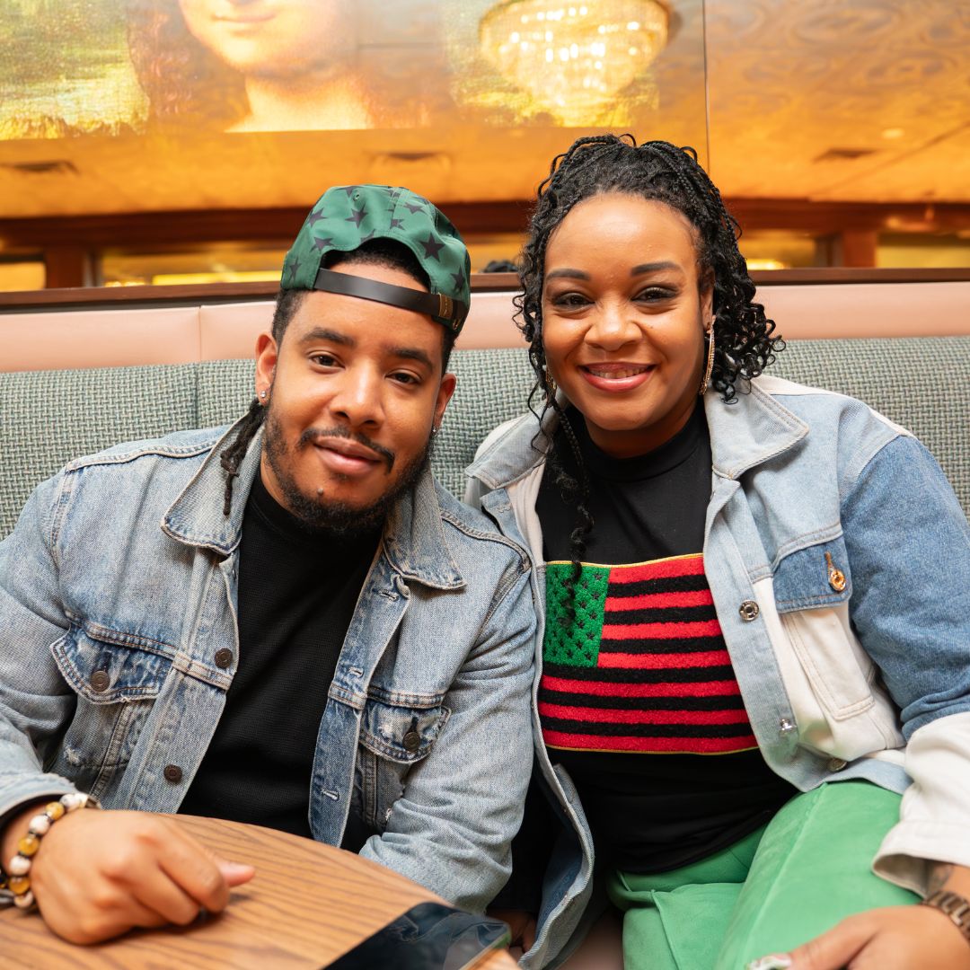 GatheringSpots's tweet photo. To be Black Blessed and Gifted. 🥂 Spotlight on Chicago’s Friendsgiving dinner. Interested in spending the rest of the year with our Chicago community? There's a spot for you at this table, request a membership via the link in our bio!

#whywegather https://t.co/2p69R1gvSG