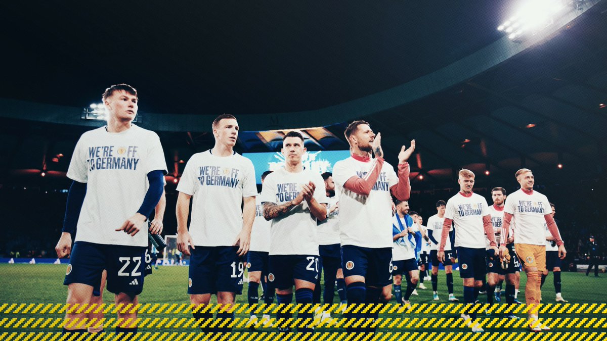 👏 👏 👏 A moment to take it all in - The squad and staff took in a lap of honour around the Hampden pitch at full time.