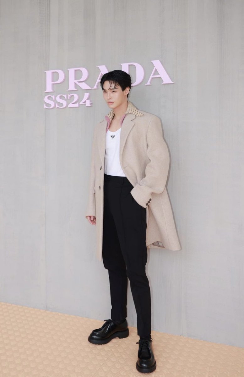 mhaydvalenzuela's tweet photo. Why do @Prada and @Burberry always have to be side by side, too?🤭😁 Is it really #WinBright now? Nah!😅✌️🤍
@Burberry will open soon at Greenbelt Ayala Malls, Makati, PH!💙
#ไบร์ทวิน
#bbrightvc
#winmetawin
#HaveABrightDay https://t.co/Hj6zYftYjp