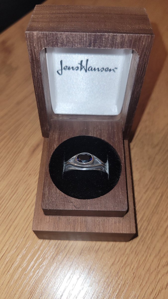 treemu_c's tweet photo. Und der Ring ✨ so schön 🥺 https://t.co/FoFLgNEANx