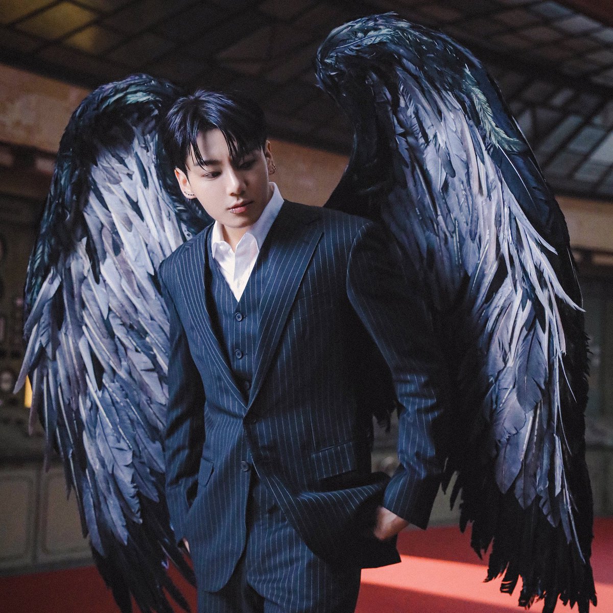 chartdata's tweet image. #JungKook becomes the first K-Pop soloist in history to have an album spend multiple weeks in the top 10 on the Billboard 200.