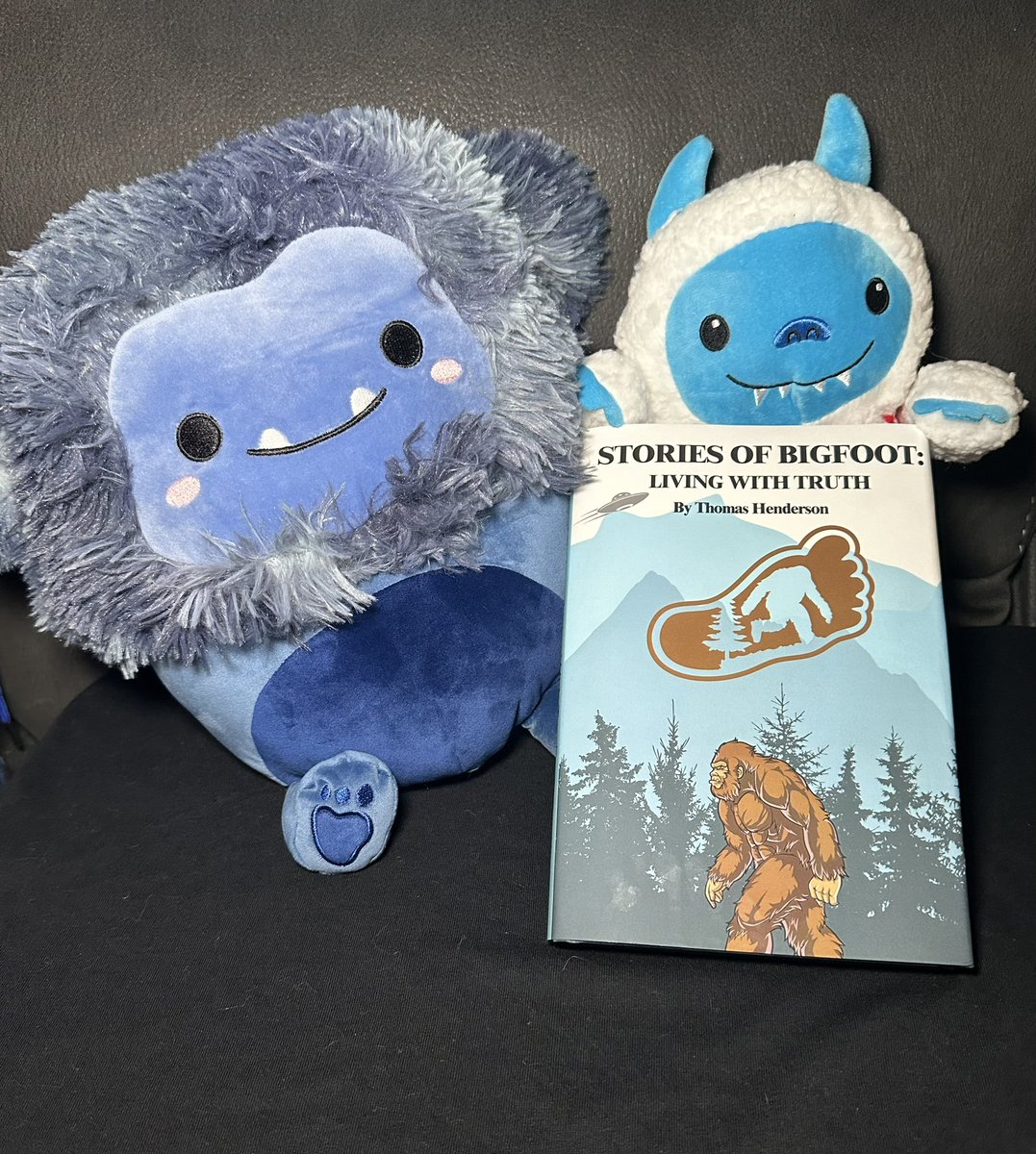 Stories of Bigfoot: Living With Truth: by Thomas Henderson