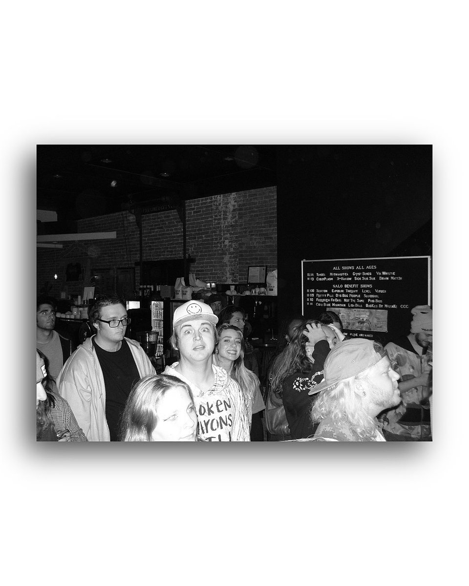 37messages's tweet photo. Naked lounge indie show https://t.co/1fRRO0UZkF