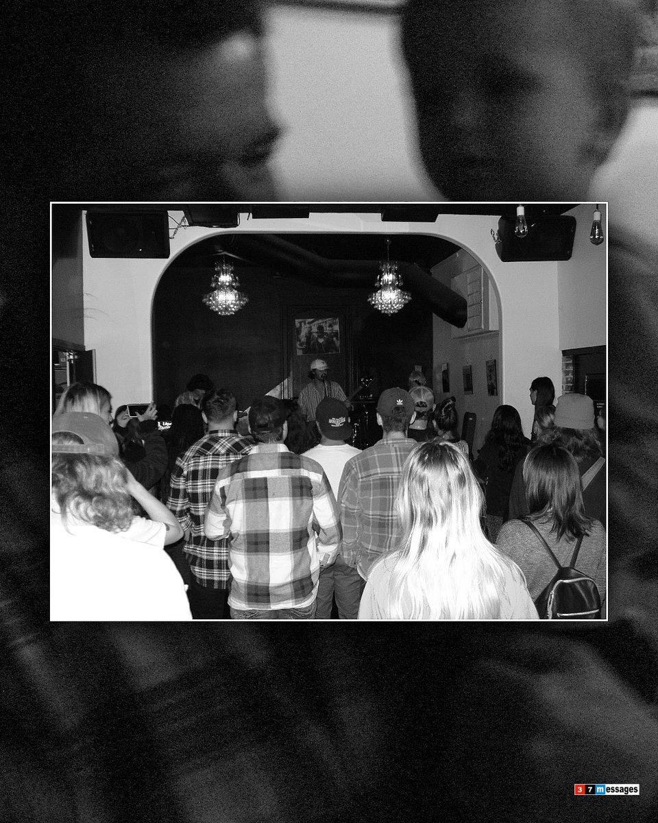 37messages's tweet photo. Naked lounge indie show https://t.co/1fRRO0UZkF
