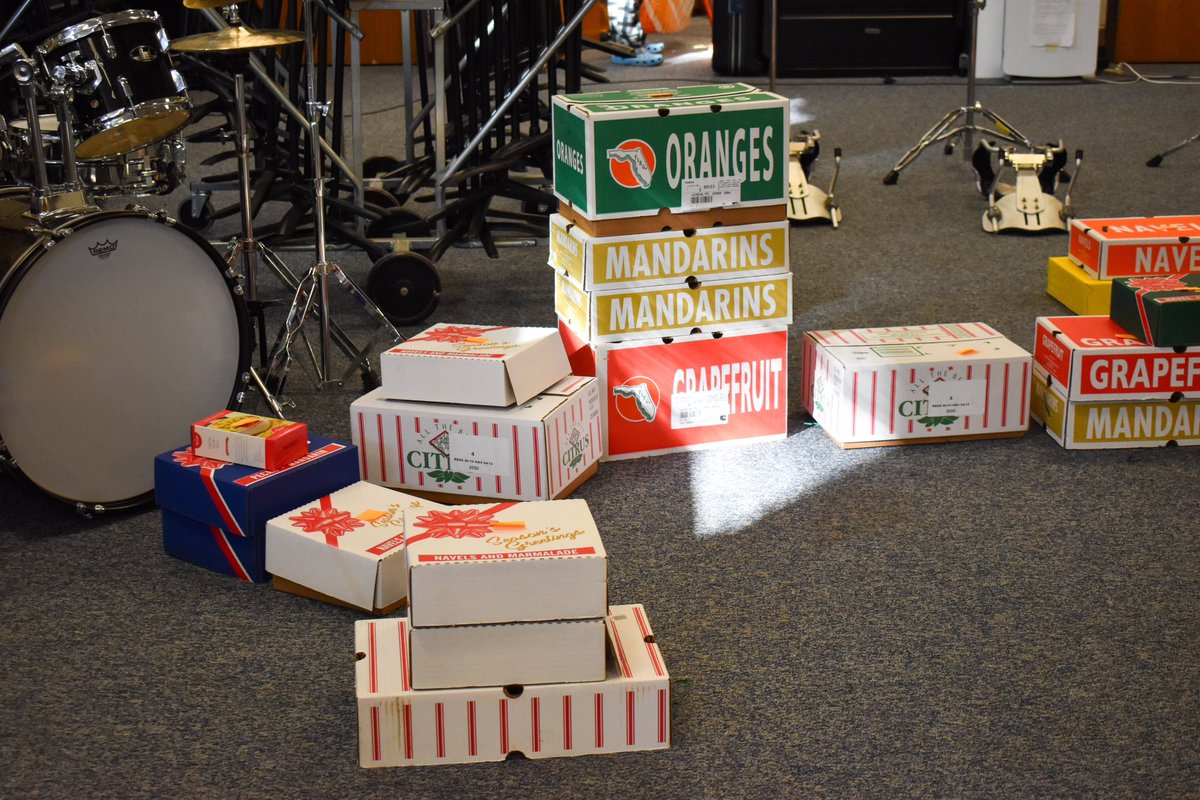 JordanHSBands's tweet photo. We’re very thankful for all of the parents and students who came out this Saturday to help distribute fruit and clean and organize the band room! 

And don’t forget, you can still order fruit online and have it shipped directly to your home through Dec. 10th! Link is in our bio. https://t.co/6BstVl05fJ