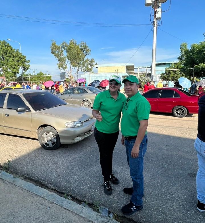 Copei_Partido's tweet photo. El equipo del estado Zulia se dirigió al centro de votación Blas Valbuena para participar en el Simulacro Electoral en defensa la
Guayana Esequiba.

Presentes, el secretario general 
de la entidad, @LuisG_Lags, la 
secretaria general de la región, María Gabriela González, así como también el coordinador juvenil de la @JDC_Nacional, Andry Martínez, quienes 
ejercieron su derecho al voto en este #SimulacroElectoral #CopeiVotaSi