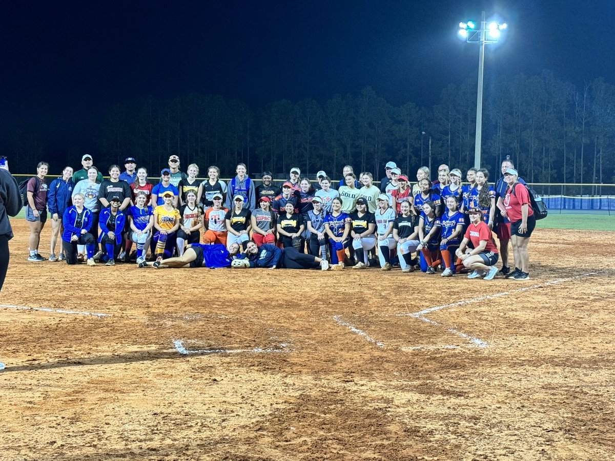 AlexandriaR06's tweet photo. Had an amazing time at the PGF Battle On The Diamond Camp.  Camp was a 3-1 coach player ratio so it really gave me an opportunity to be seen! Even hit a Dinger during our scrimmage game! 💪 So greatful for the opportunity and so excited where my future is heading!  🙏❤️🥎 https://t.co/5t4nqzEKkS
