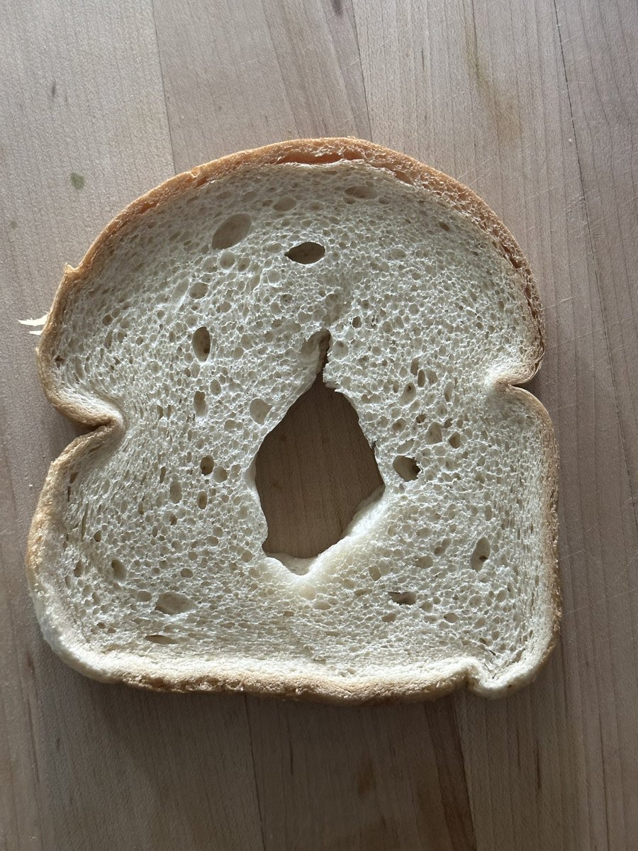 BriqFoundation's tweet photo. @Natures_Own just bought two different loafs and they look like this… What’s going on? https://t.co/wvkOFKCb7G