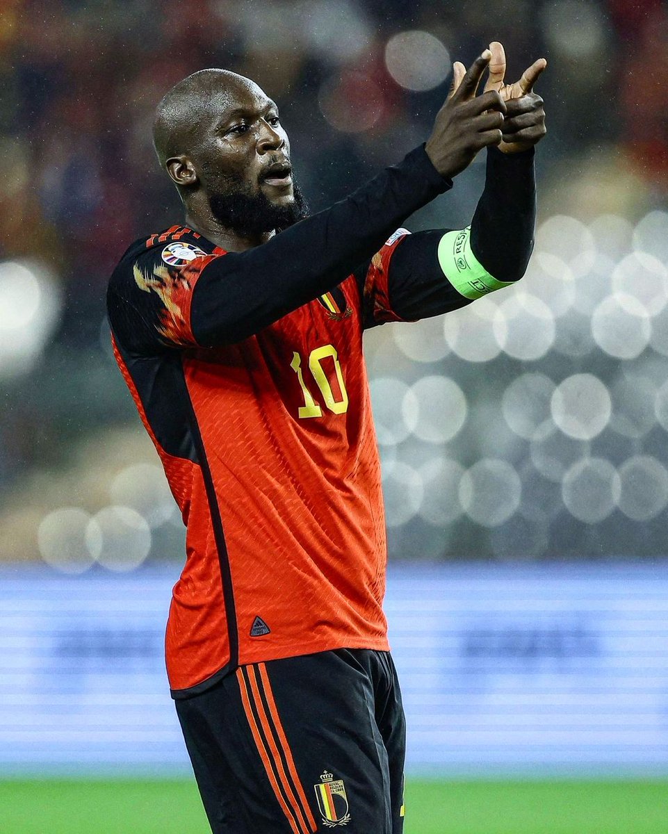 TopowySport's tweet photo. Romelu Lukaku przechodzi do historii‼️
Napastnik AS Romy został strzelcem z największą liczbą bramek w pojedynczych eliminacjach do EURO⚽️
Belg w dzisiejszym spotkaniu z Azerbejdżanem strzelił 4⃣ GOLE i kończy eliminacje z wynikiem 1⃣4⃣ BRAMEK.
#EURO2024 #BELAZE https://t.co/rzRjf8jqpH