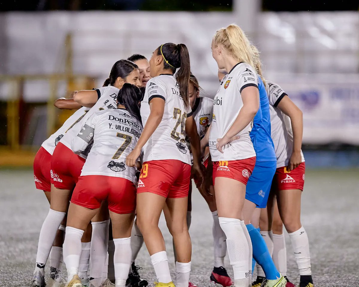 csherediano1921's tweet photo. ¡ESTAMOS EN SEMIFINALES! 😎❤️💛

Gran trabajo de Cuerpo Técnico y Jugadoras.

¿Cuántos likes para nuestras semifinalistas? ❤️⚽️

#SomosElTeamFF #CSH https://t.co/NdyCWDKklF