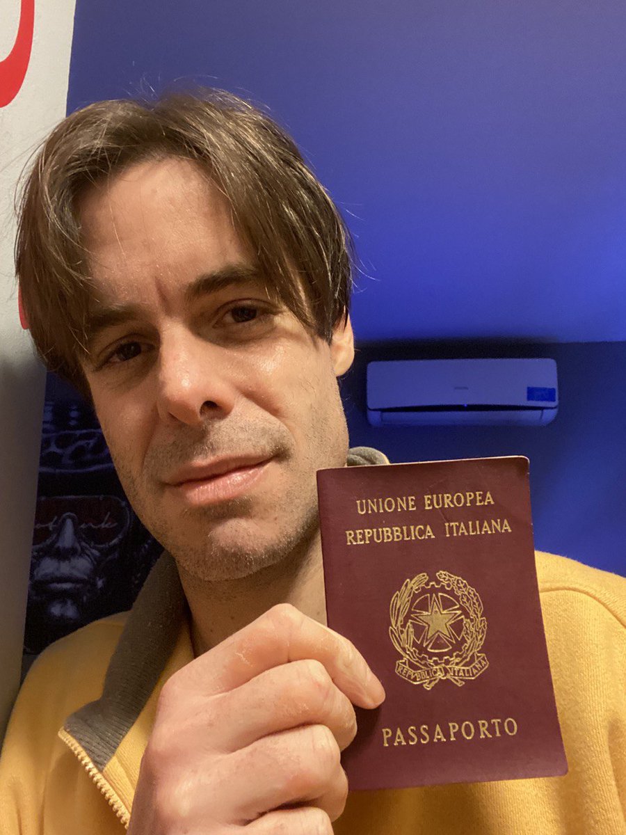 Con esta libreta puedo entrar a cualquier país del mundo. No cambio a la Argentina por nada. Es un lindo día para estar en este país.