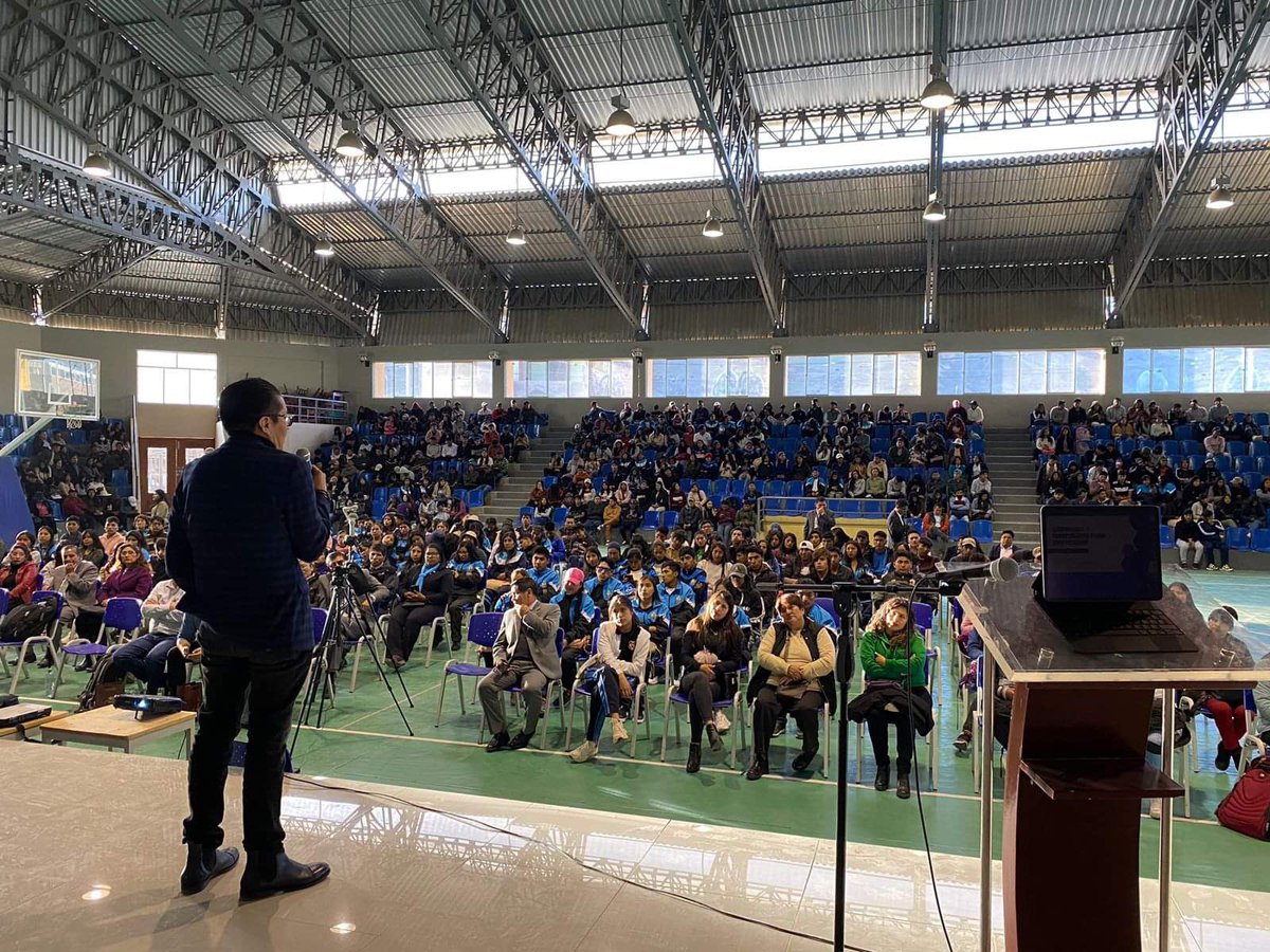 SIN ESTABILIDAD NO HAY CRECIMIENTO
El país no avanzará con la velocidad necesaria si no incluye a la academia que hoy no solo representa la investigación sino la innovación e institucionalidad. 
La triple hélice que institucionalice hace más 10 años en el PERÚ es la solución.