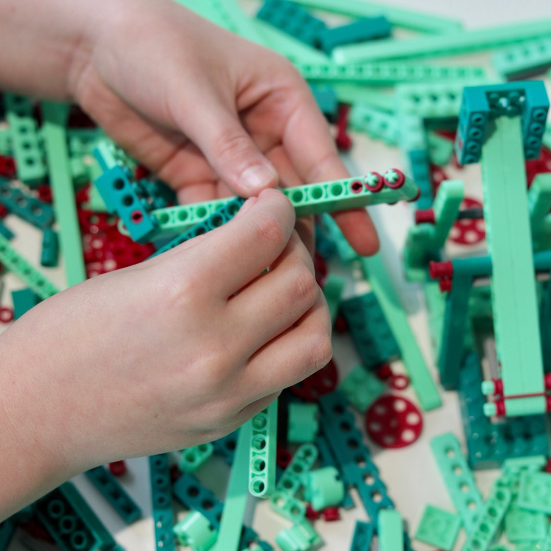 WhybricksEDU's tweet image. Featuring bulk packaging, excellent quality building pieces, classroom-friendly colours and great pricing, Whybricks is designed for success in educational spaces.

Learn more about the Whybricks kit and its contents at whybricks.com/the-kit/

#STEM #physics #physicalscience